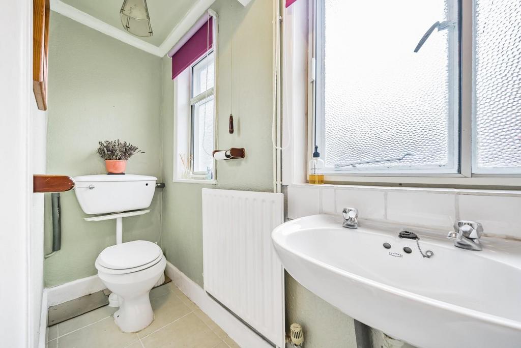 2nd view bathroom.jpg