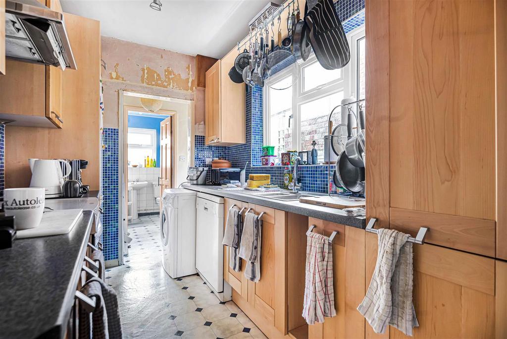 River Road, Reading 2 bed terraced house £259,950