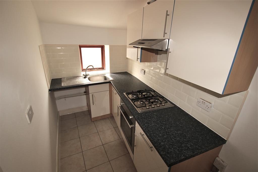 Blackburn Road Darwen BB3 1EJ 2 bed flat £475 pcm (£110 pw)