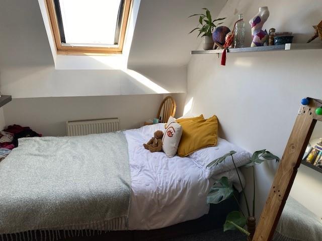 P2334 BEDROOM 1.jpg