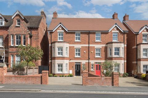 9f Lansdowne Road, Bedford, MK40 2BY