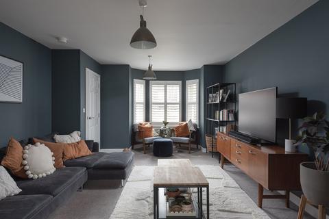 9f Lansdowne Road, Bedford, MK40 2BY
