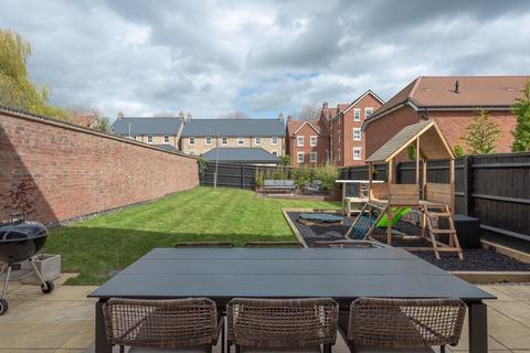 9f Lansdowne Road, Bedford, MK40 2BY