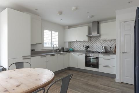 9f Lansdowne Road, Bedford, MK40 2BY