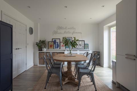 9f Lansdowne Road, Bedford, MK40 2BY