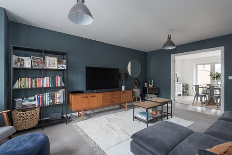 9f Lansdowne Road, Bedford, MK40 2BY