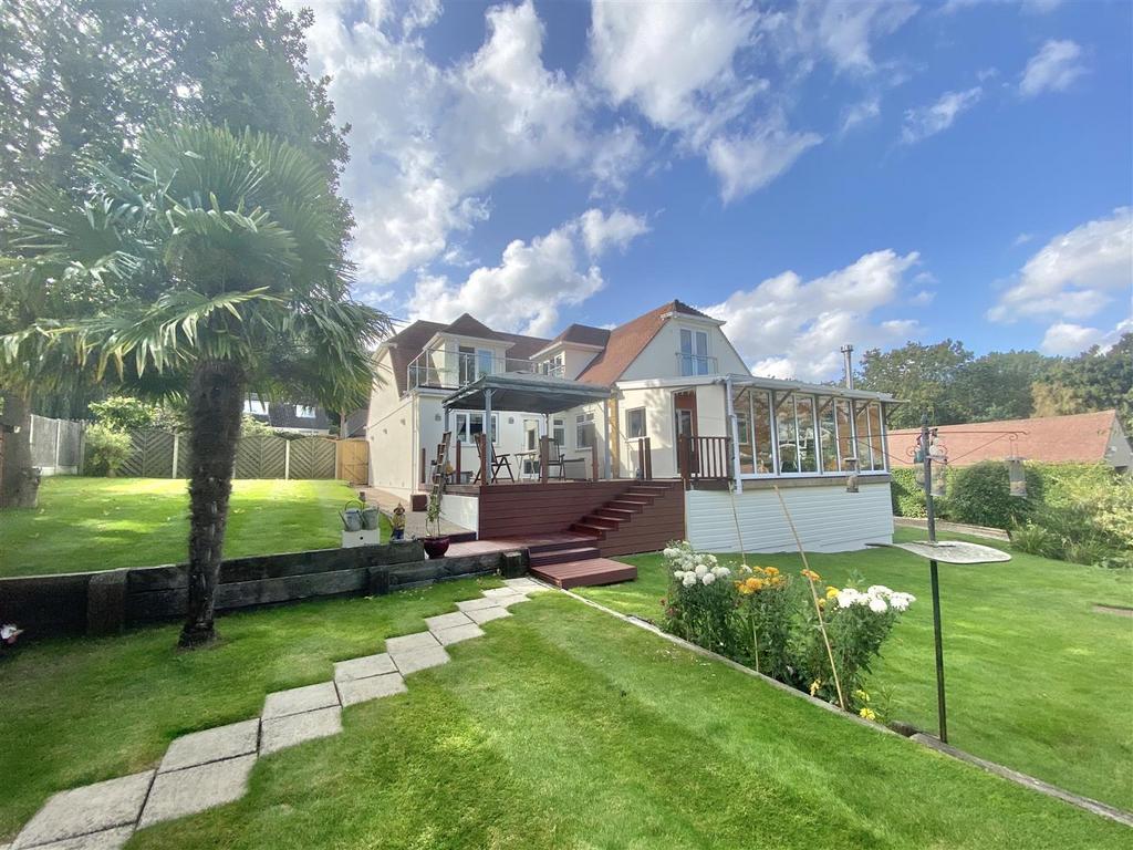 Kiln Wood Lane, HaveringAtteBower, Romford 4 bed detached house for