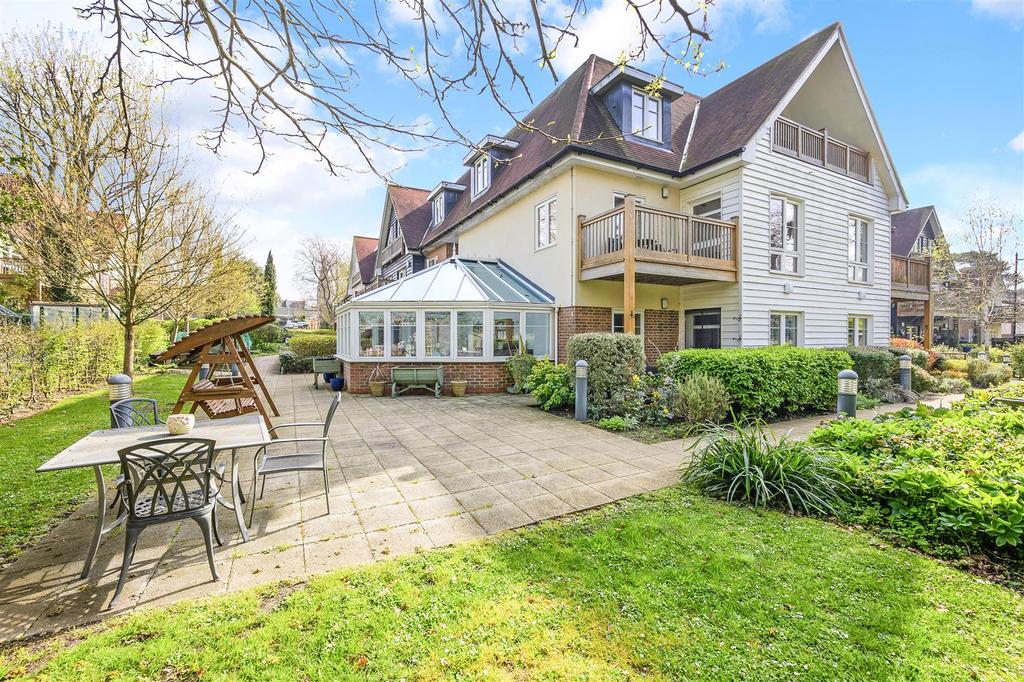 Mickleham Gardens, Cheam Village 2 bed apartment for sale £500,000