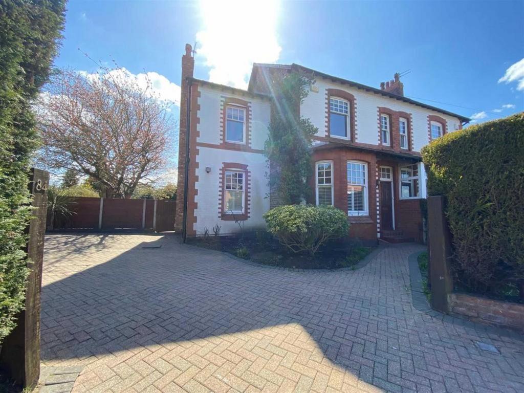 Wood Lane, Timperley, Altrincham 4 bed semidetached house £2,600 pcm