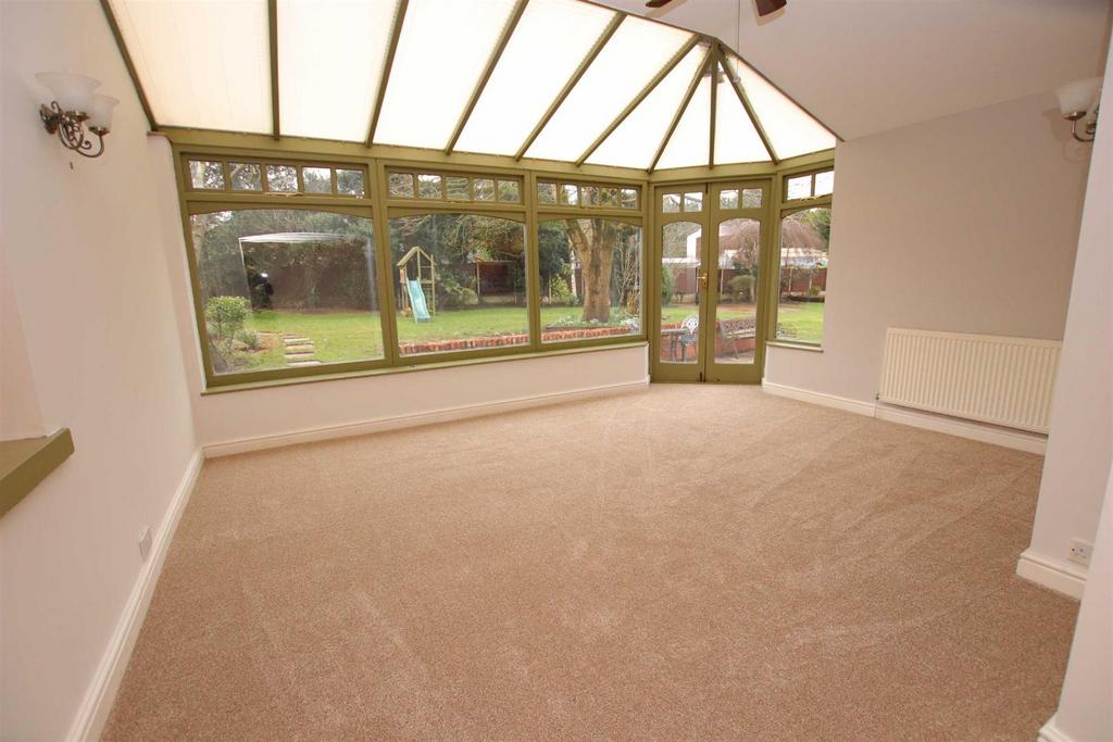 Wood Lane, Timperley, Altrincham 4 bed semidetached house £2,600 pcm