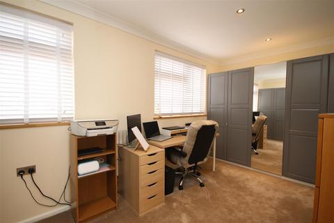 89 Cedar Drive, Sutton At Hone, Dartford, DA4 9EW