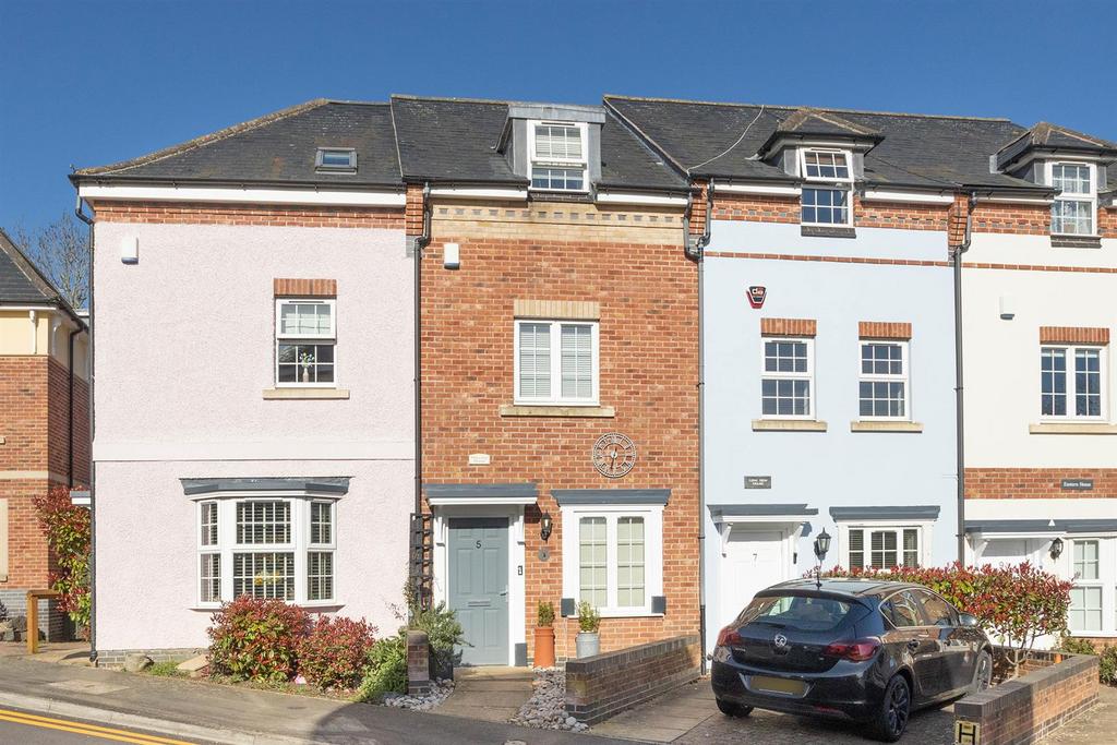 Isabel Lane, Kibworth Beauchamp, Leicester 3 bed townhouse for sale £