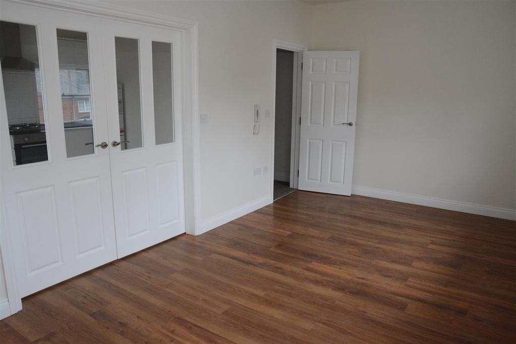 MARKET HILL, SOUTHAM CV47 0HE 1 bed apartment £725 pcm (£167 pw)