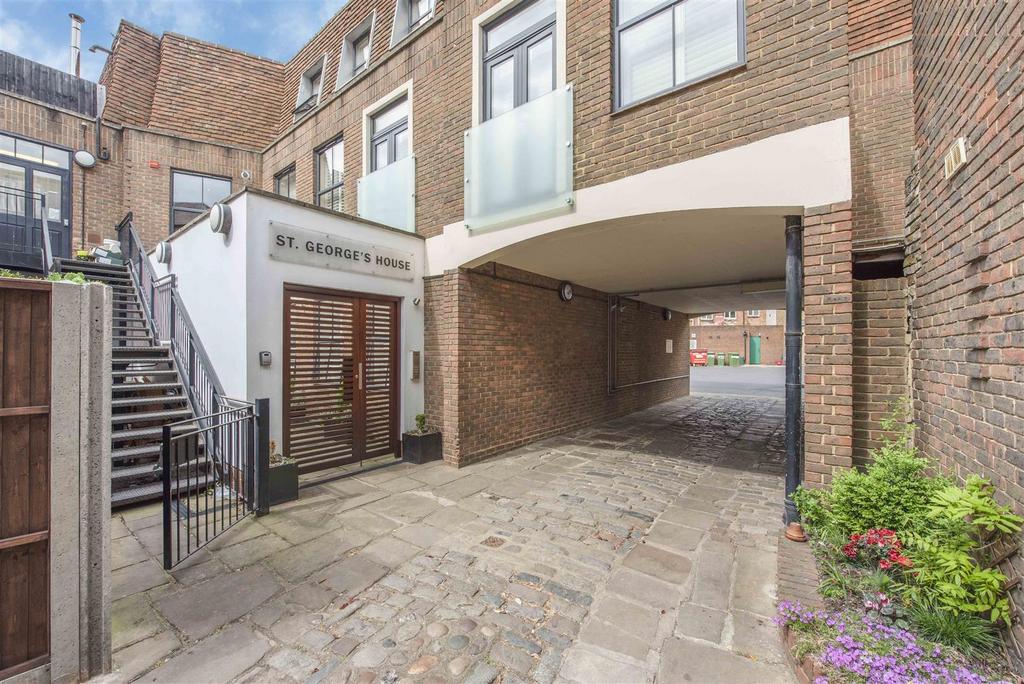 Church Street, Twickenham 2 bed apartment £450,000