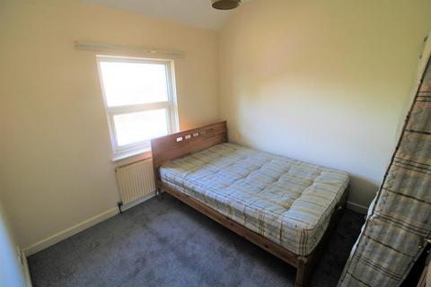 4 Aperfield Road, Erith, DA8 2BD