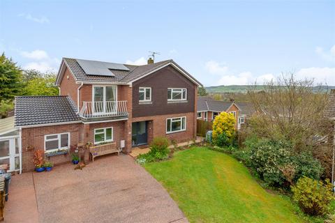 1 Lime Tree Mead, Tiverton, EX16 4PX