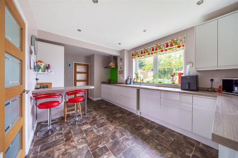 1 Lime Tree Mead, Tiverton, EX16 4PX