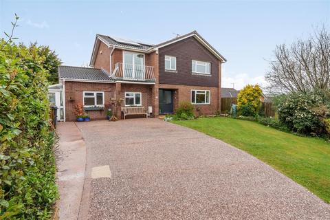 1 Lime Tree Mead, Tiverton, EX16 4PX
