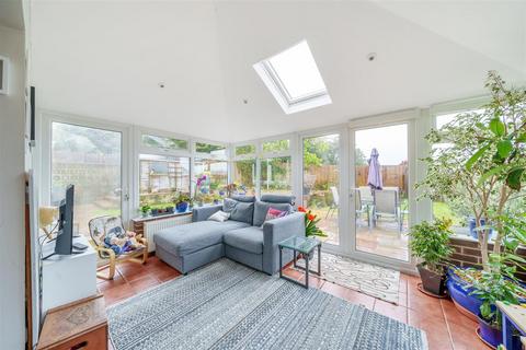 1 Lime Tree Mead, Tiverton, EX16 4PX