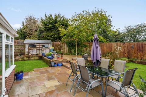 1 Lime Tree Mead, Tiverton, EX16 4PX