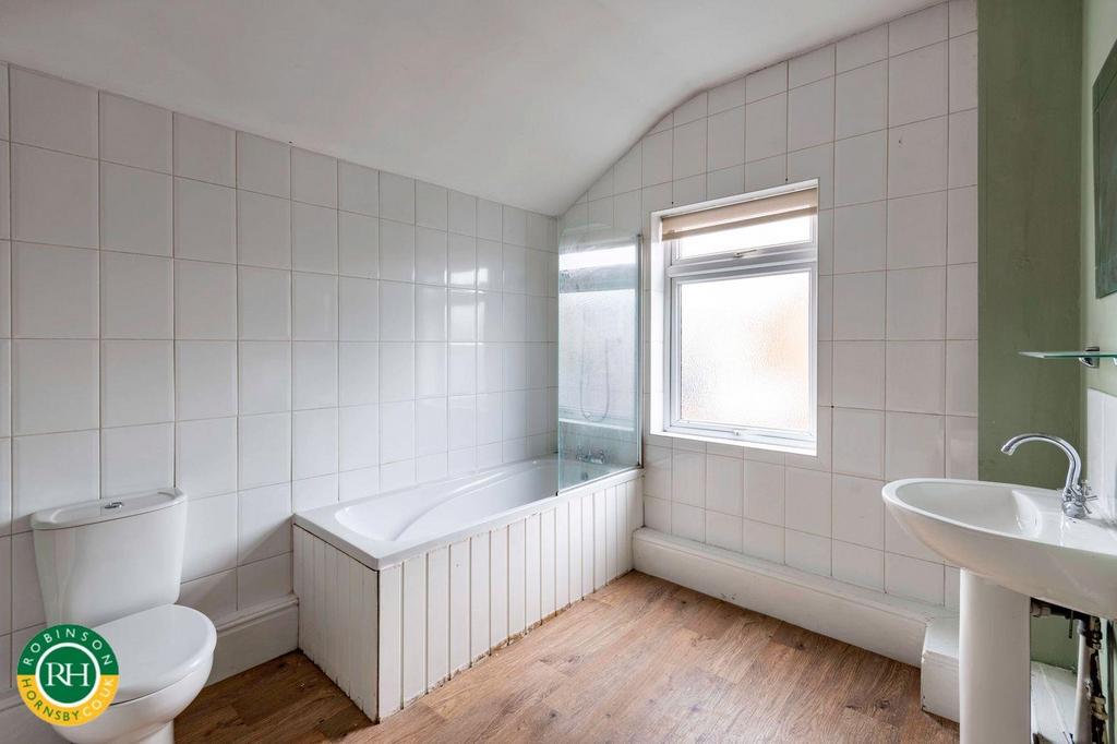 Edlington Lane, Warmsworth, Doncaster 2 bed end of terrace house for