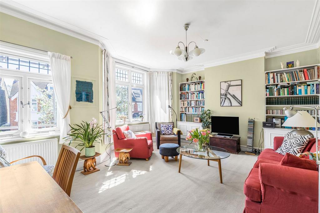 Madrid Road, Barnes, SW13 3 bed flat for sale £950,000