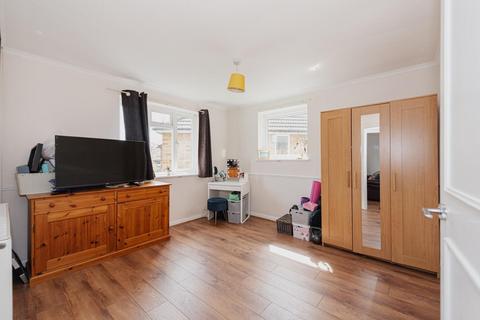 22 Wolsey Close, Worcester Park, KT4 7EF