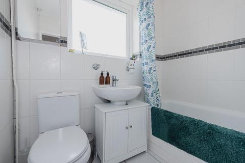 22 Wolsey Close, Worcester Park, KT4 7EF
