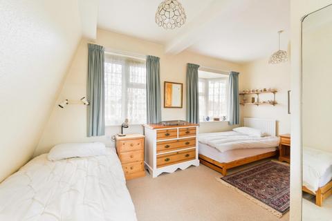 27 Seaforth Gardens, Epsom, KT19 0LR