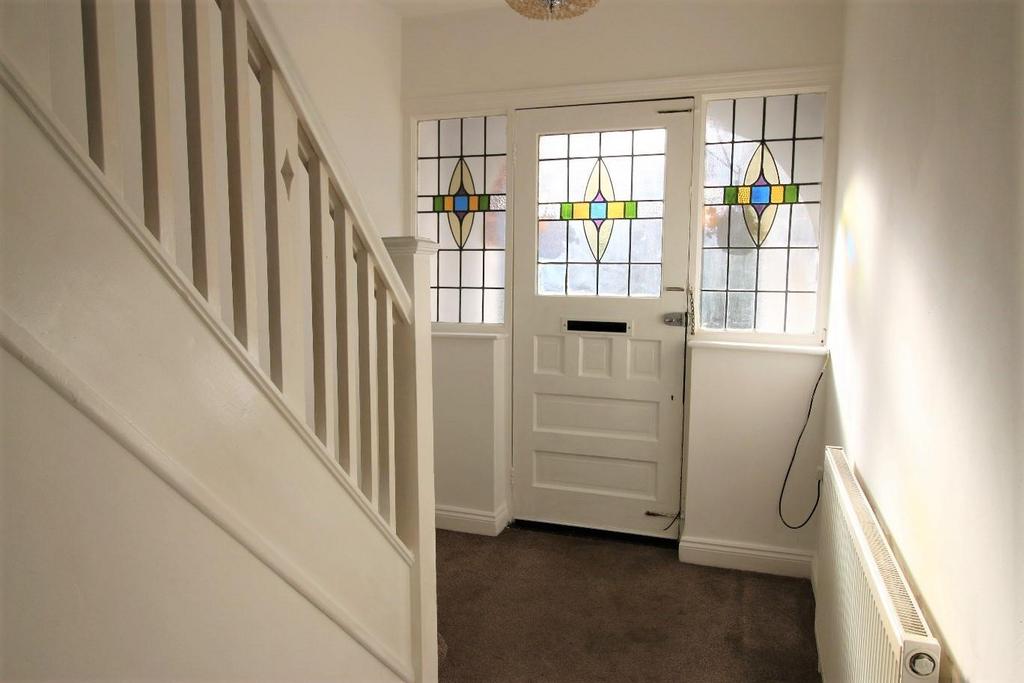 34 Gibbons Grove hall.jpg