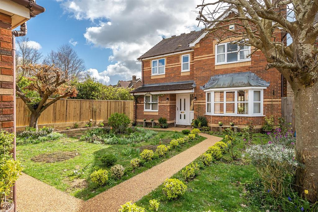 Mead Way, Monkton Heathfield 4 bed detached house £485,000