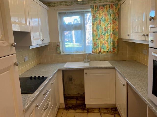 Kitchen - 17 Gilwynes.jpg