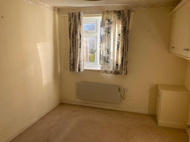 Bedroom 1 - 17 Gilwynes.jpg