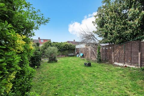 18 Warren Terrace, Romford, RM6 5SB