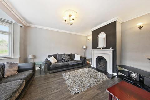 18 Warren Terrace, Romford, RM6 5SB