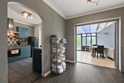 18 Warren Terrace, Romford, RM6 5SB