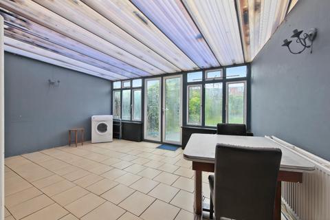 18 Warren Terrace, Romford, RM6 5SB