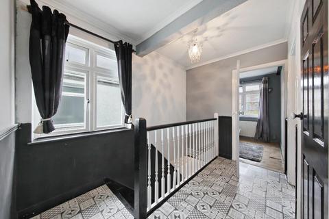 18 Warren Terrace, Romford, RM6 5SB