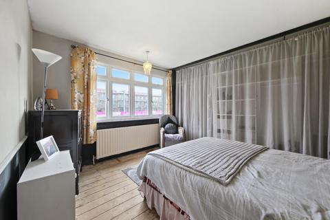 18 Warren Terrace, Romford, RM6 5SB