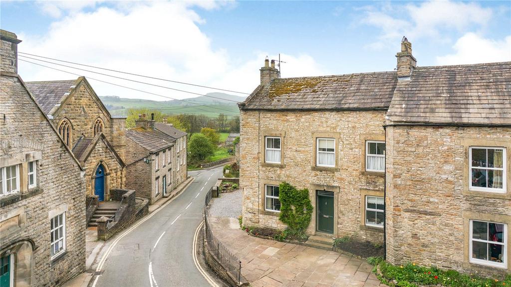 Main Street, Askrigg, Leyburn, North Yorkshire, DL8 3 bed end of terrace house for sale £300,000