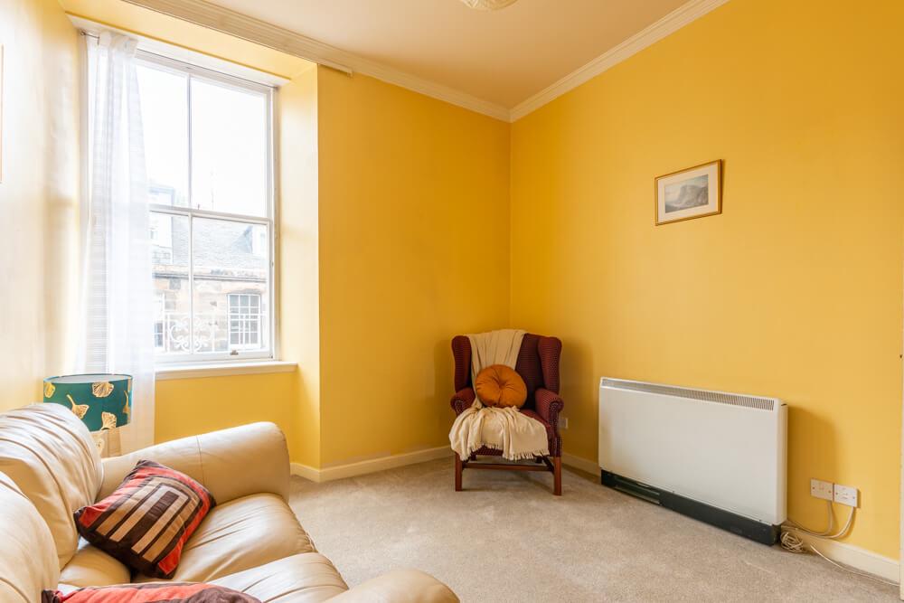 Upper Gray Street Edinburgh EH9 1SW... 1 bed flat £990 pcm (£228 pw)