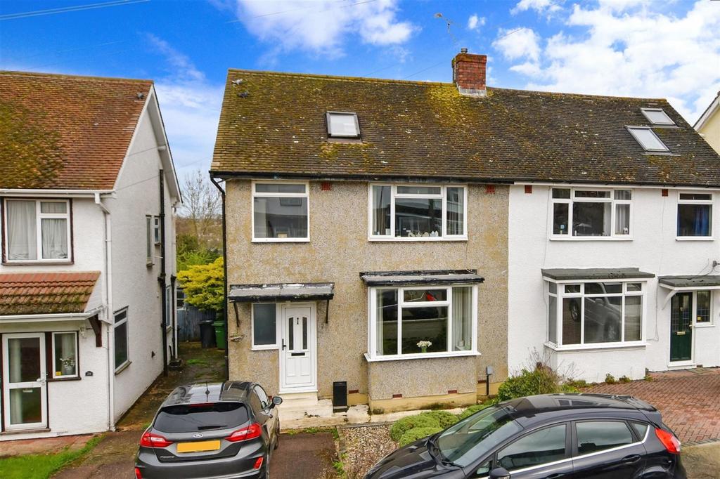 Lodge Road, Fetcham, Leatherhead, Surrey 4 bed semidetached house for