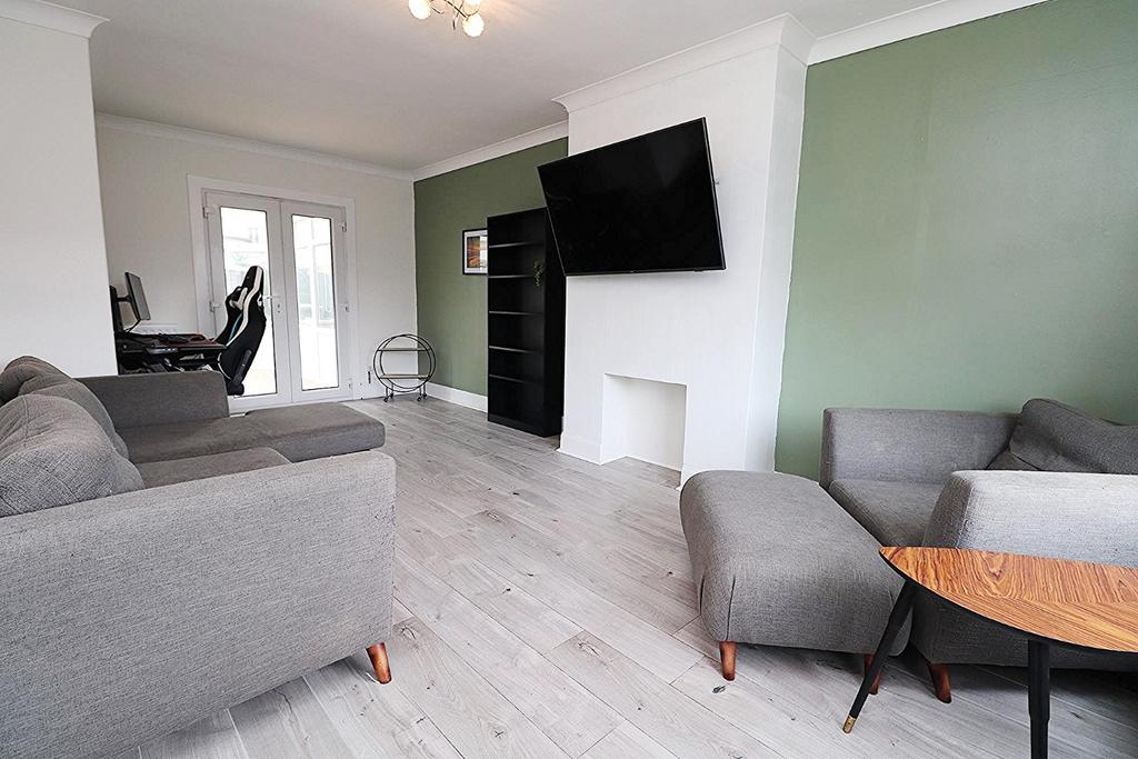 40 Norwood Avenue, Alloa... 2 bed terraced house £115,000