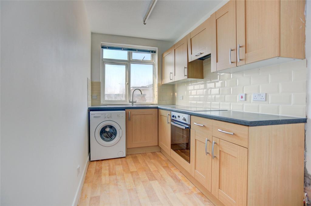 Kinsale Court, 50 Palmeira Avenue... 2 bed apartment £1,350 pcm (£312 pw)