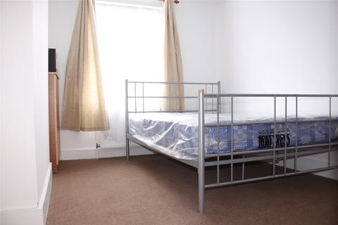 4 bedroom terraced house to rent, Grove Green Road, Leytonstone, London, E11