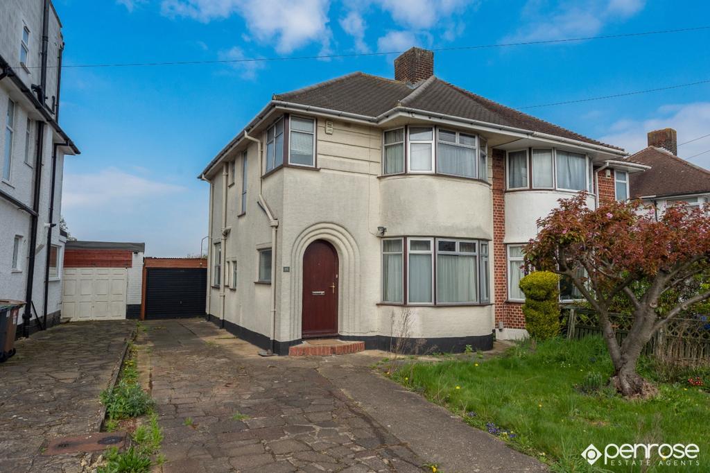 Felstead Way, Luton, Bedfordshire... 3 bed semidetached house £400,000