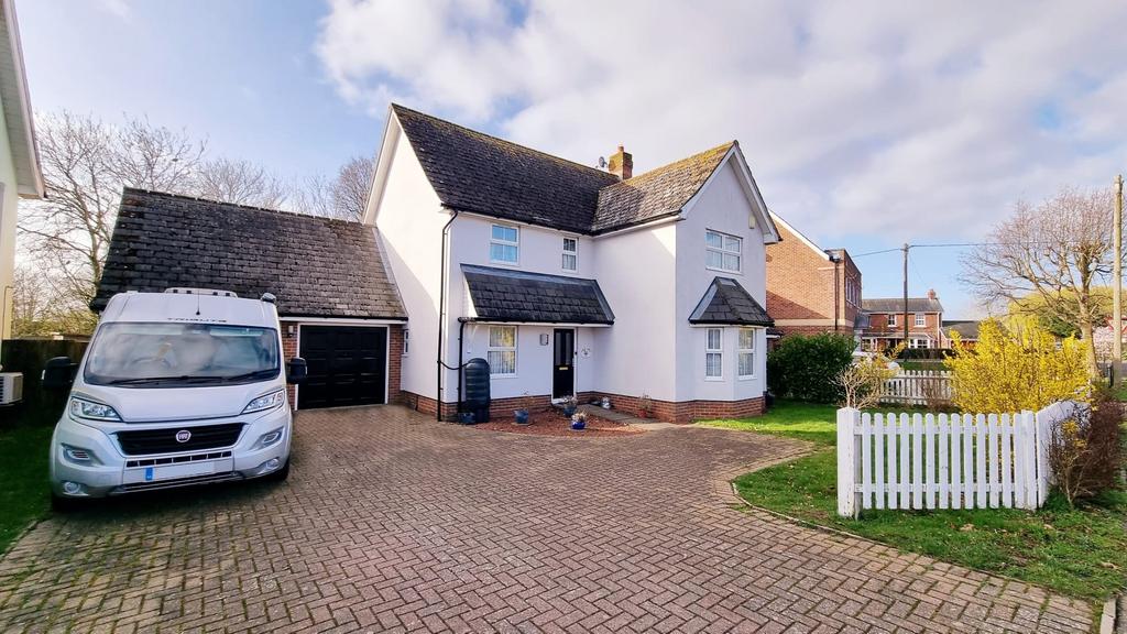 Oak Road, Tiptree, Colchester, Essex, CO5 4 bed detached house £500,000