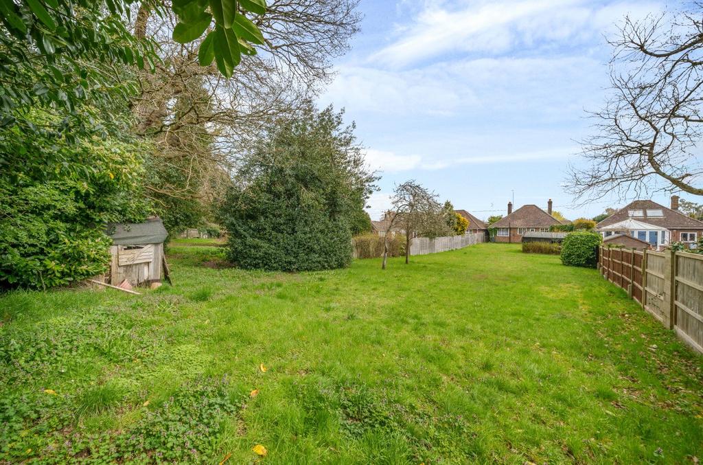 Precelly, Cramhurst Lane, Witley, Surrey, GU8 2 bed detached house for