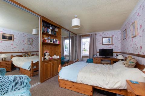 18 Clermiston Green, Edinburgh, EH4 7PD