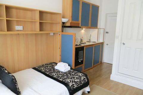 undefined, Fulham Palace Road, Hammersmith, London, W6